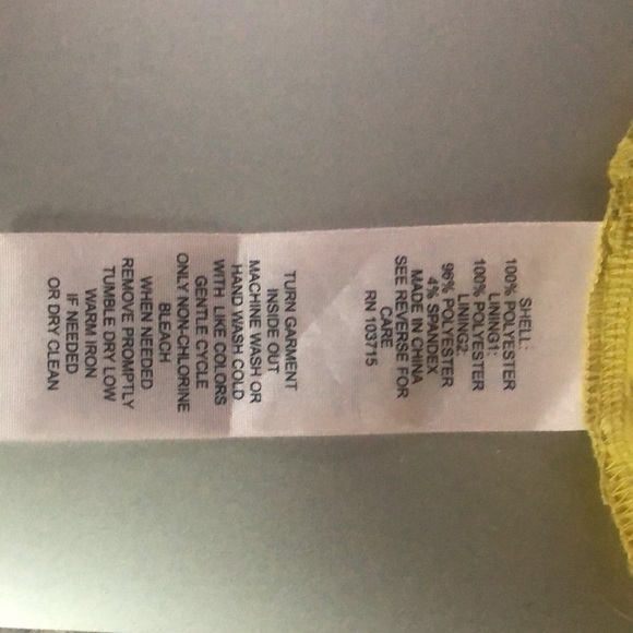 A women’s top - Picture 4 of 4